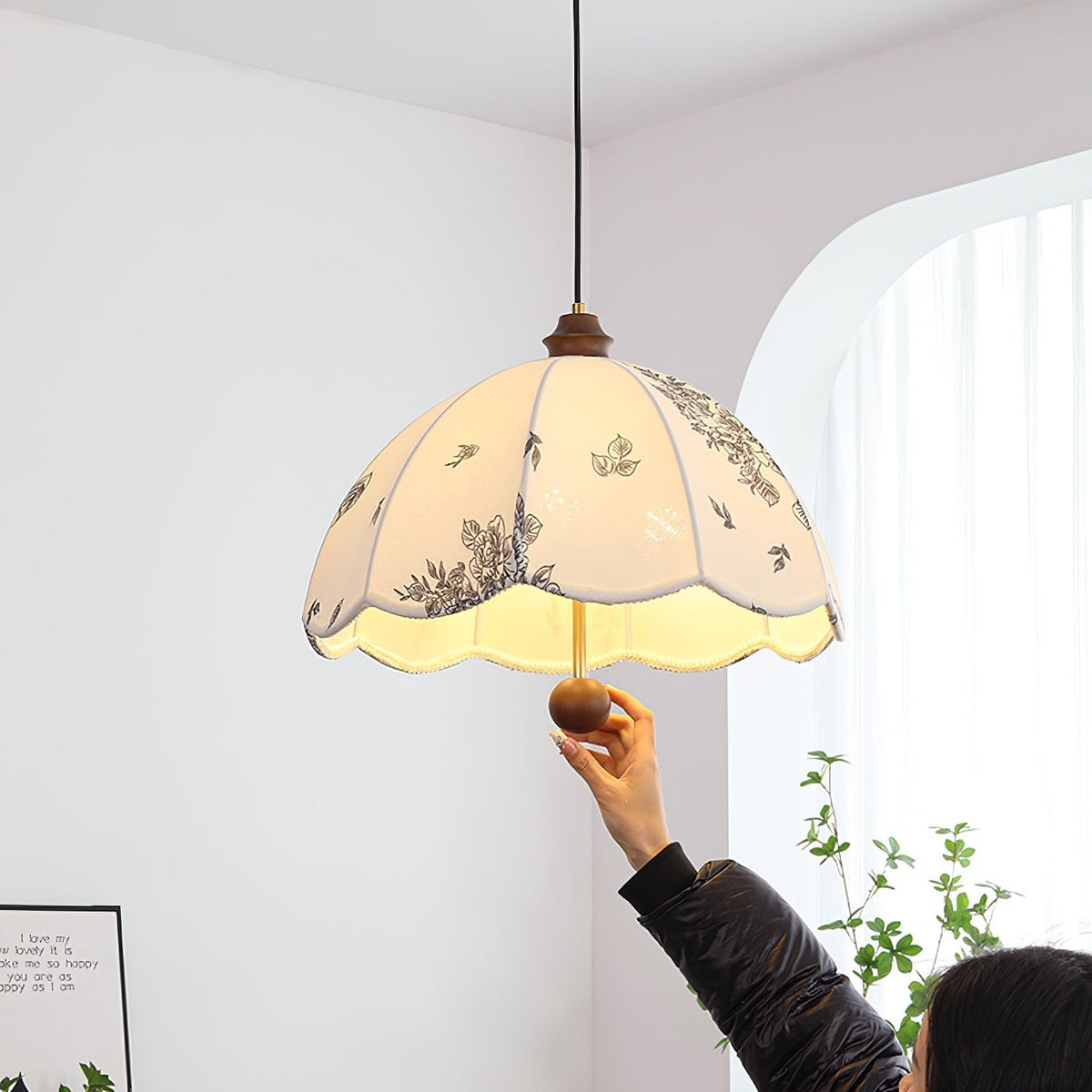 Floria Petal Pendant Light
