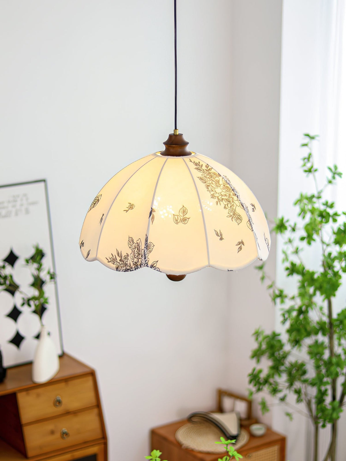 Floria Petal Pendant Light